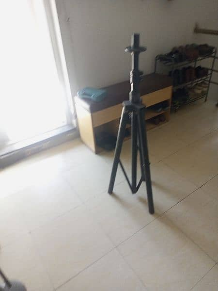 speaker stand and mic stand 0