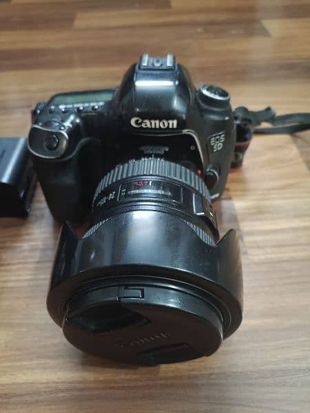 Canon 5D Mark III with Complete kit. . . . 13