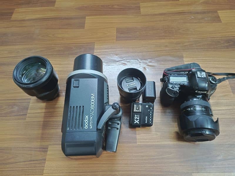 Canon 5D Mark III with Complete kit. . . . 14