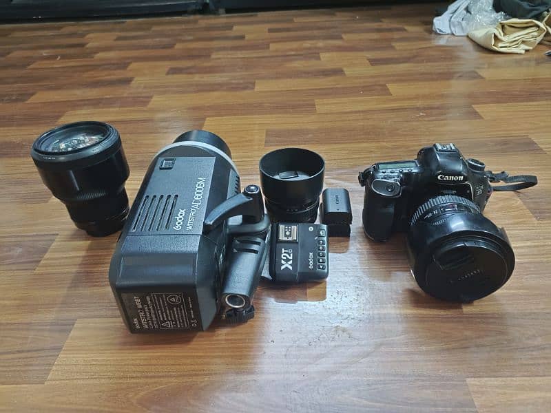 Canon 5D Mark III with Complete kit. . . . 15