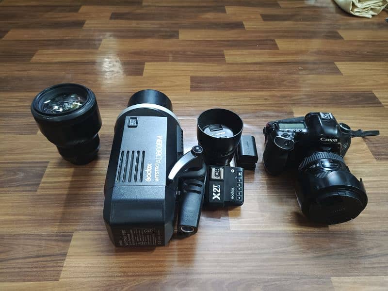 Canon 5D Mark III with Complete kit. . . . 16