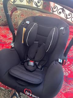 Tinnies carry cot/ car seat 0