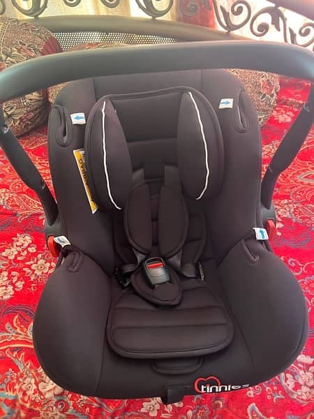 Tinnies carry cot/ car seat 3