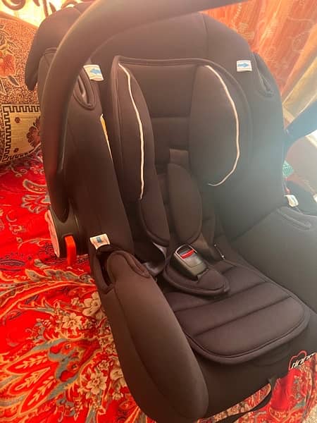 Tinnies carry cot/ car seat 6