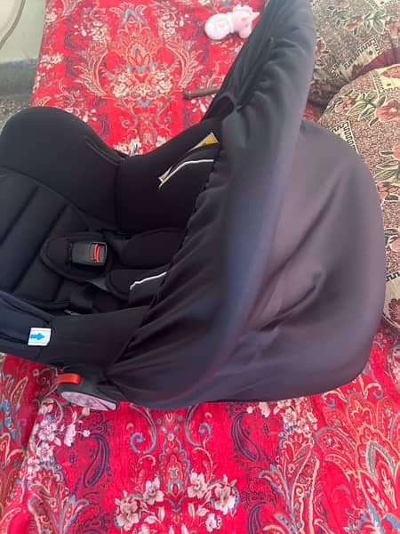 Tinnies carry cot/ car seat 8