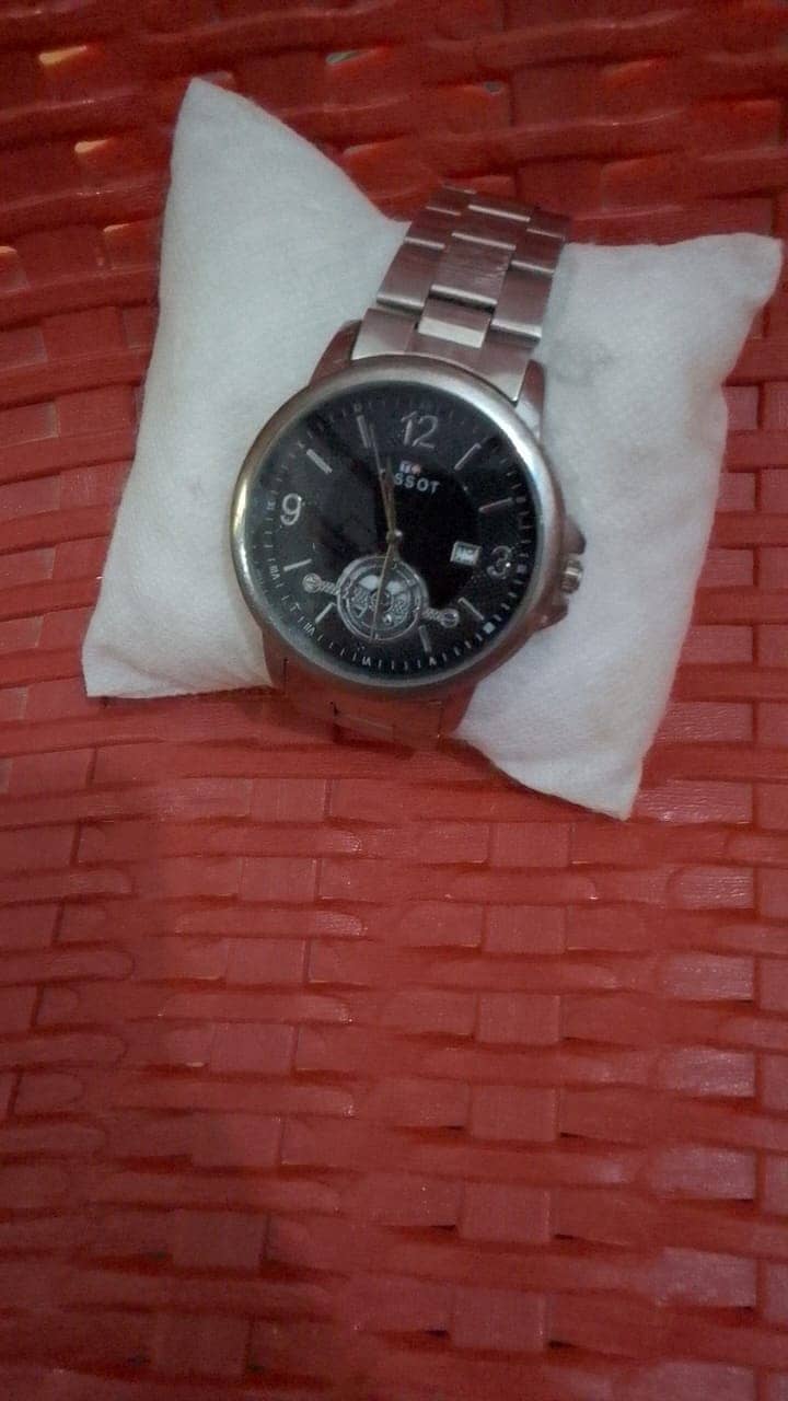 Men's silver color watch 1