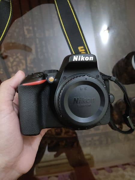 Nikon D5600 VR kit + 70-300 zoom lens 2