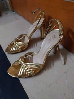 golden wedding party wear heels 0