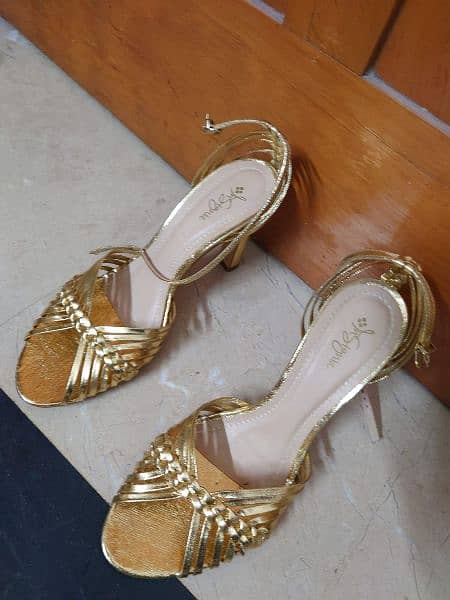 golden wedding party wear heels 1