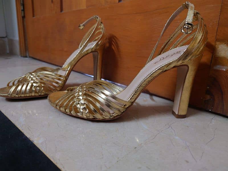 golden wedding party wear heels 4