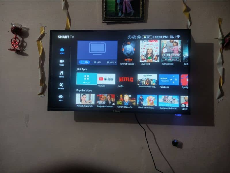 i zone led tv 32 inch 5 month used hui hai bas new condition me in hai 0