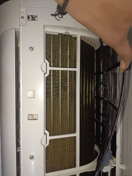 Haier 1.5 ton non inverter Ac like a new 3