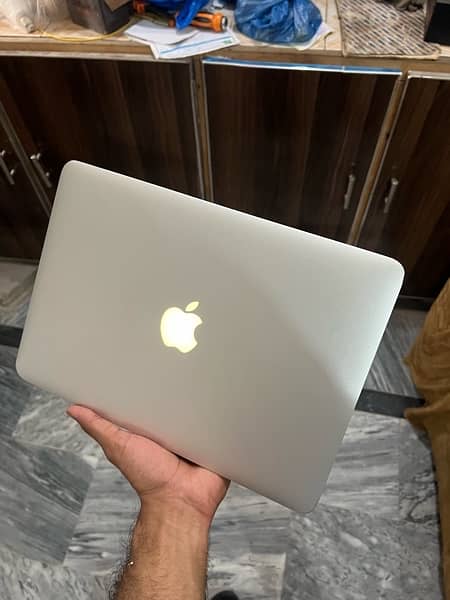 MACBOOK PRO 2015 13 inches retina display 1