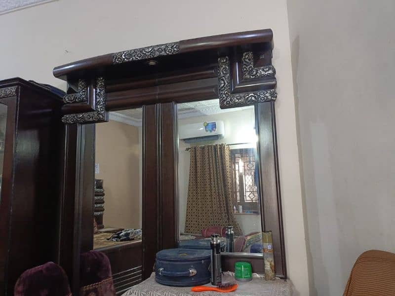 Dressing table in good condition 0