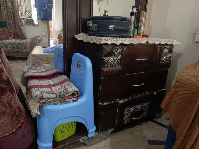 Dressing table in good condition 1