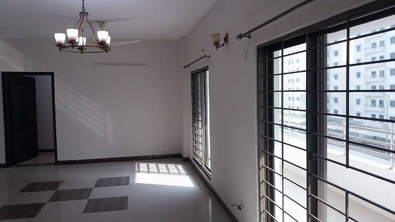 Flat For Sale In Askari 11- B, Lahore 24