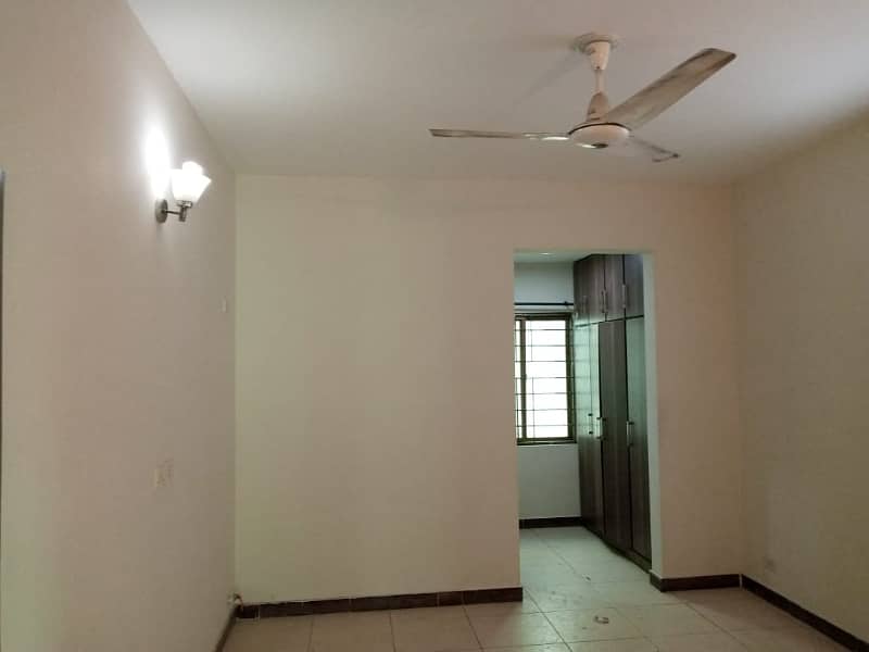 Flat For Sale In Askari 11- B, Lahore 32