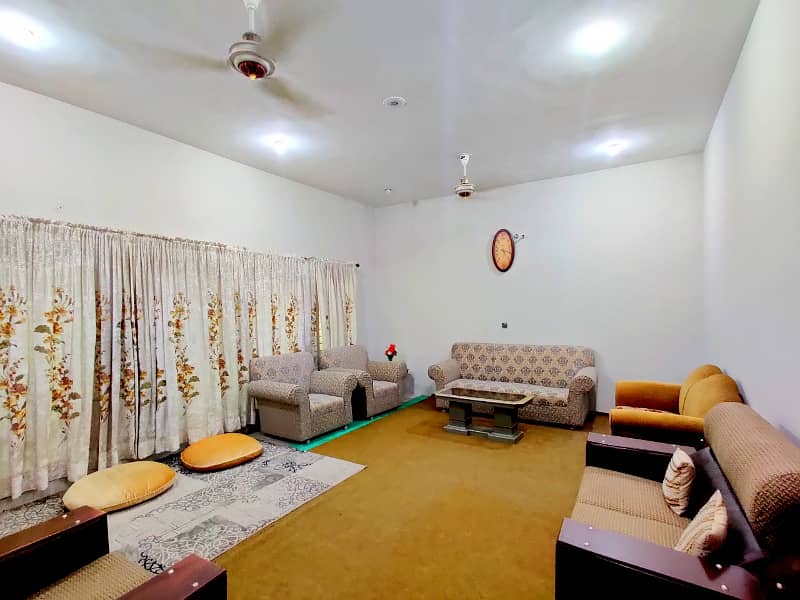 25 marla single story house for rent in judacial colony near K blok johar town 1