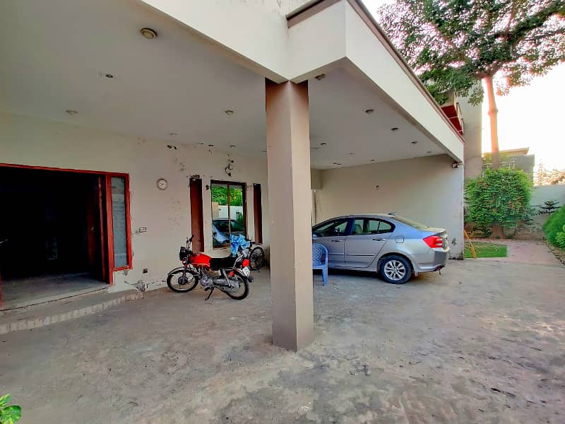 25 marla single story house for rent in judacial colony near K blok johar town 5