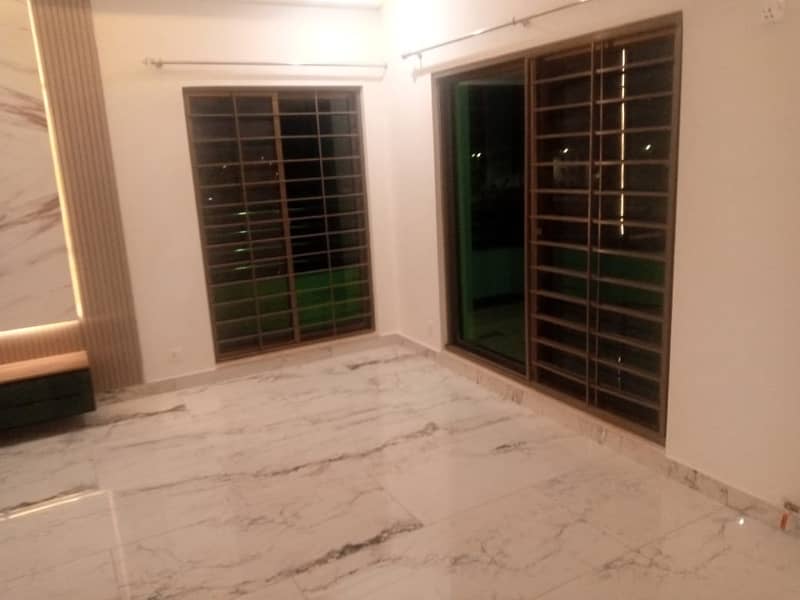 10 Marla 3 Bed Brand New Flat For Sale In Askari 11- Sector D, Lahore 4