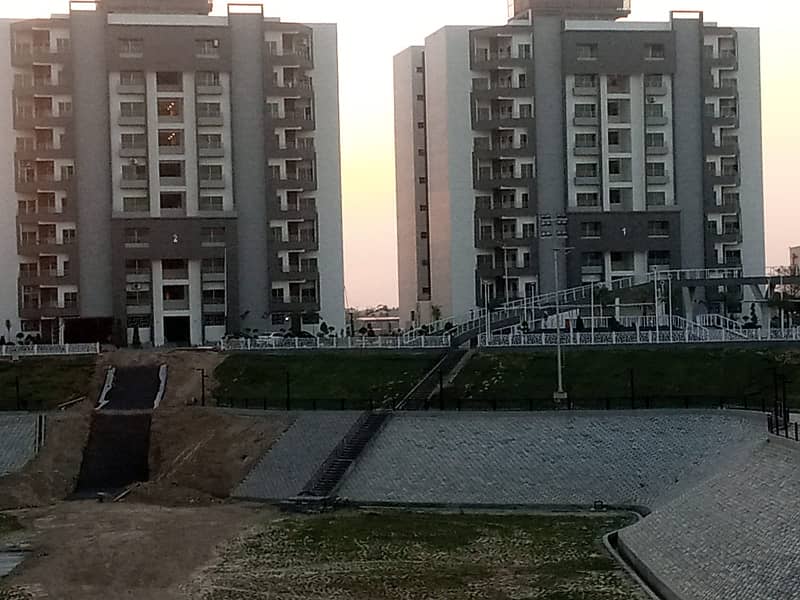 12 Marla 4 Bed Brand New Flat With For Sale In Askari 11- D, Lahore. 2