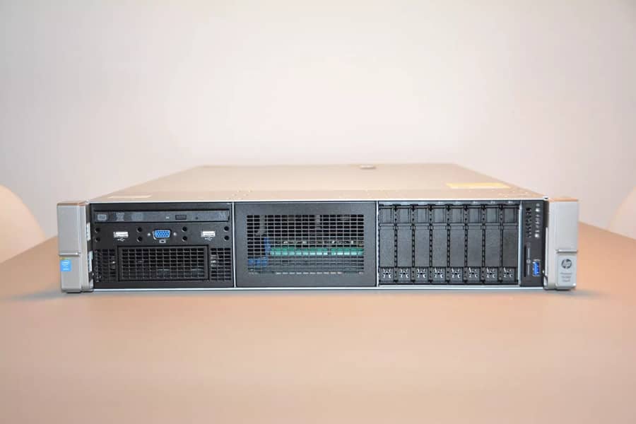 HP ProLiant DL380 Gen9 & Dell PowerEdge R730 1