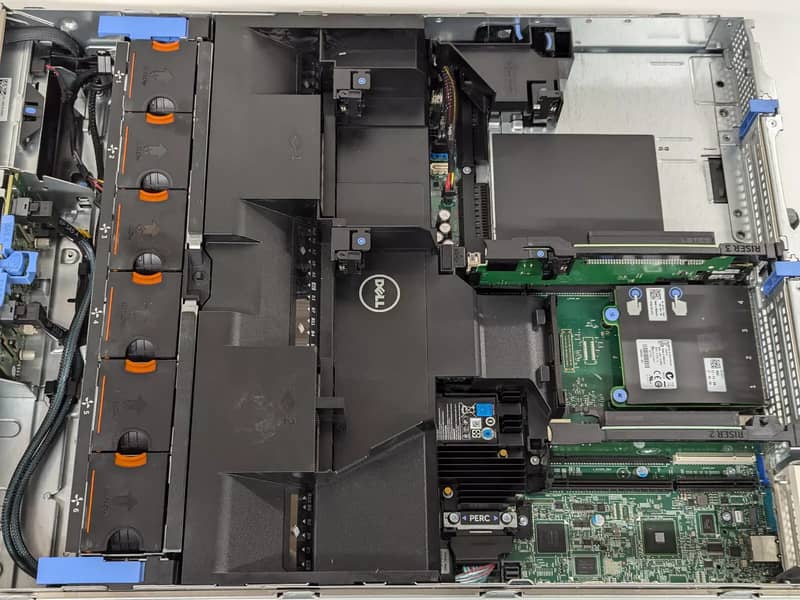 HP ProLiant DL380 Gen9 & Dell PowerEdge R730 7