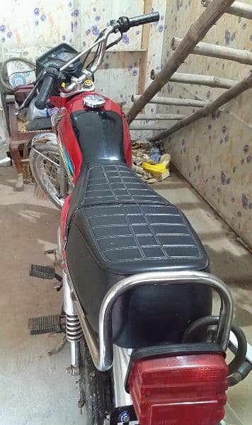 Honda 125 18 model red 2