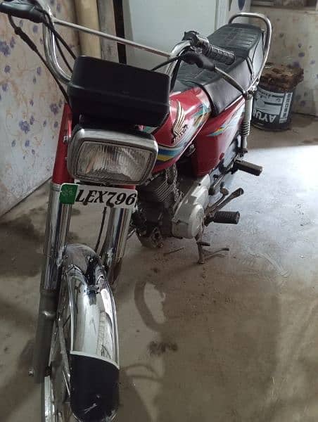 Honda 125 18 model red 3