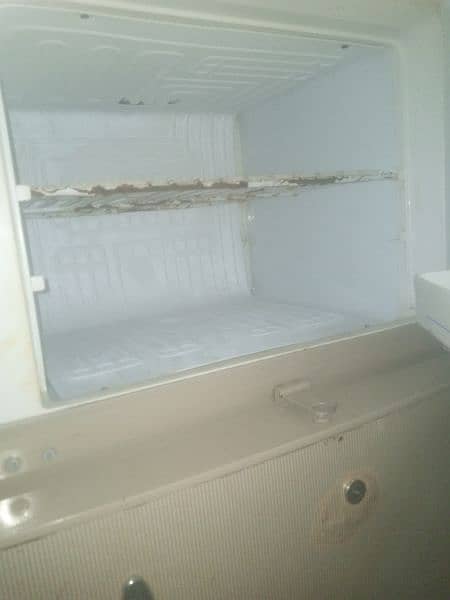 I am selling fridge 0