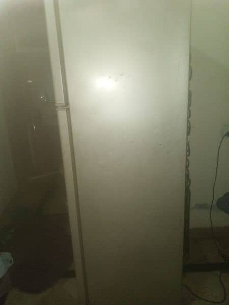 I am selling fridge 2