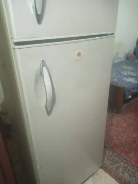 I am selling fridge 5