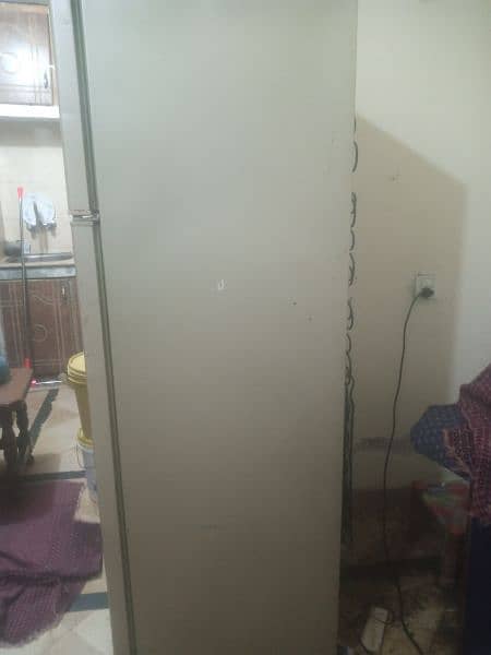 I am selling fridge 6