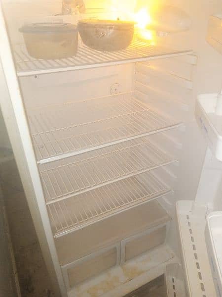 I am selling fridge 8