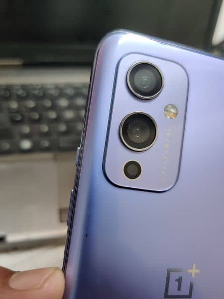 OnePlus 9 5g 12/256 little lines on display 2