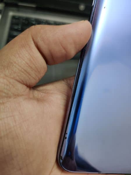 OnePlus 9 5g 12/256 little lines on display 3