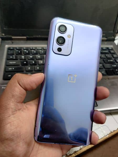 OnePlus 9 5g 12/256 little lines on display 4