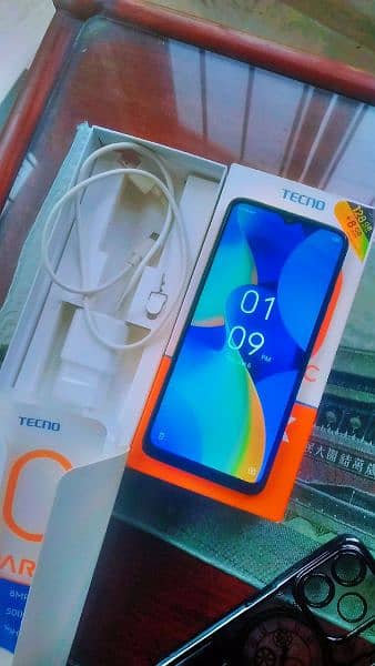 Tecno spark 10c 4+4/128 3