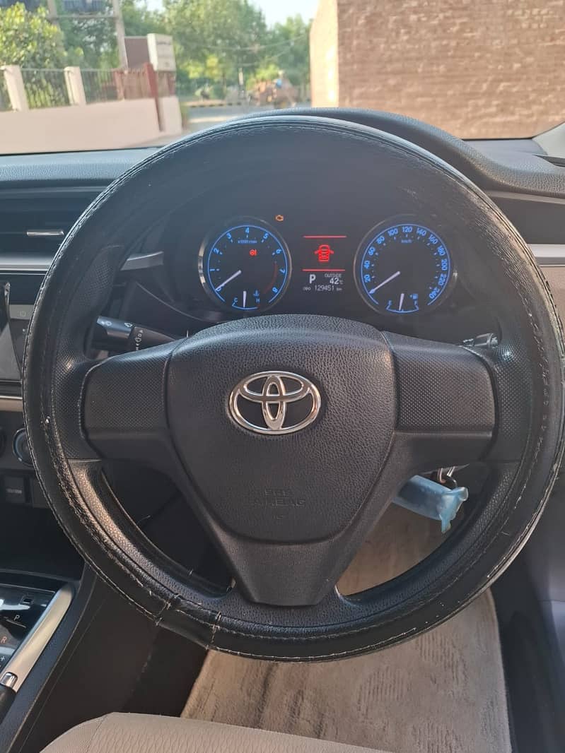 Toyota Corolla Altis CVT-i 1.8 2015 10