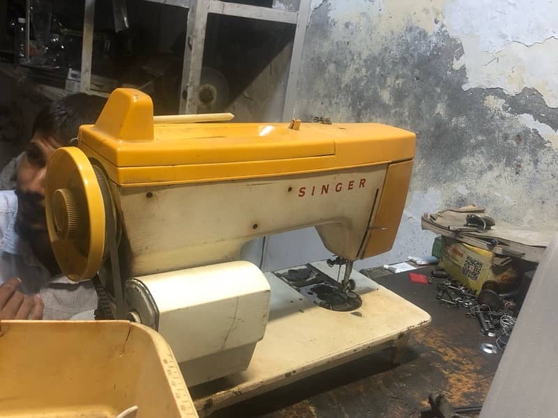 Singer Machine For sale 1