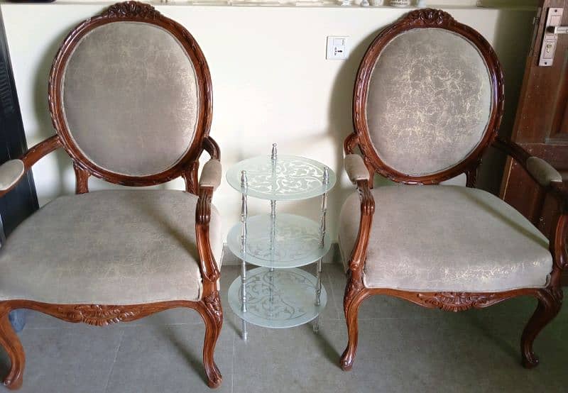 Chairs with table for sale 1