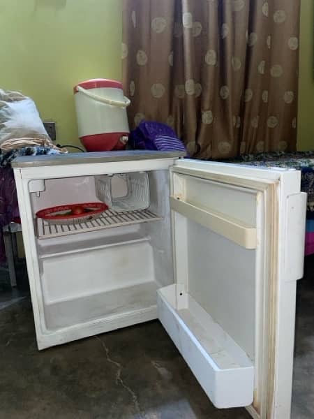 mini fridge bedroom size 2