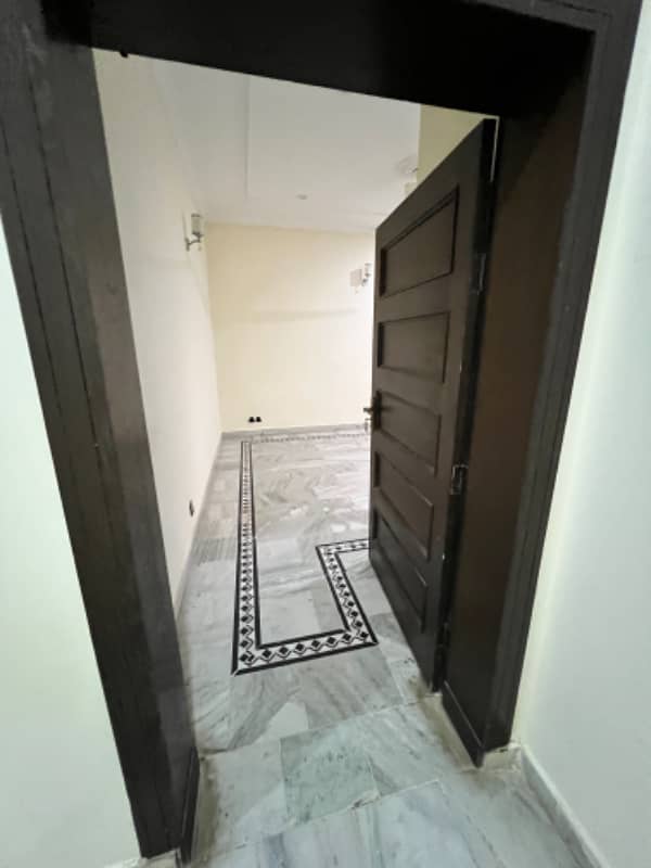 1 kanal UPPER PORTION AVAILABLE FOR RENT IN GULBERG GREEN ISLAMABAD 12