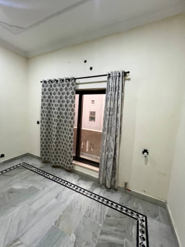 1 kanal UPPER PORTION AVAILABLE FOR RENT IN GULBERG GREEN ISLAMABAD 15