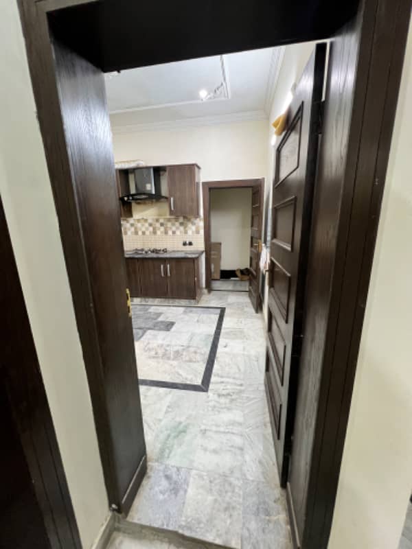 1 kanal UPPER PORTION AVAILABLE FOR RENT IN GULBERG GREEN ISLAMABAD 21