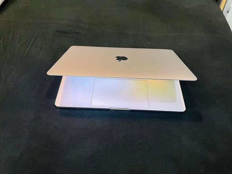 MacBook Pro 2017 16GB Ram 256GB SSD 13.3" Good Condition 4