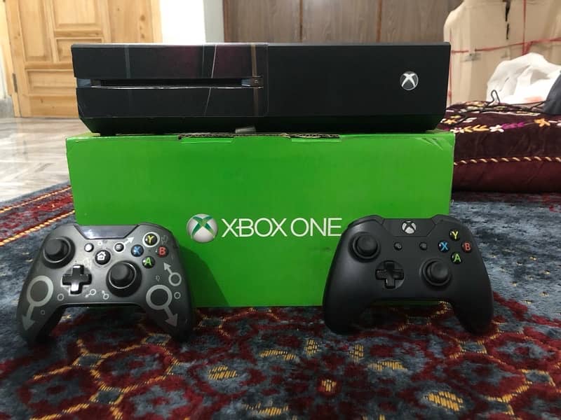 Xbox One 500 Gb with Box 5