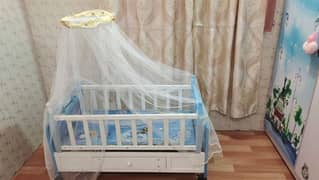 Baby cot in very new condition