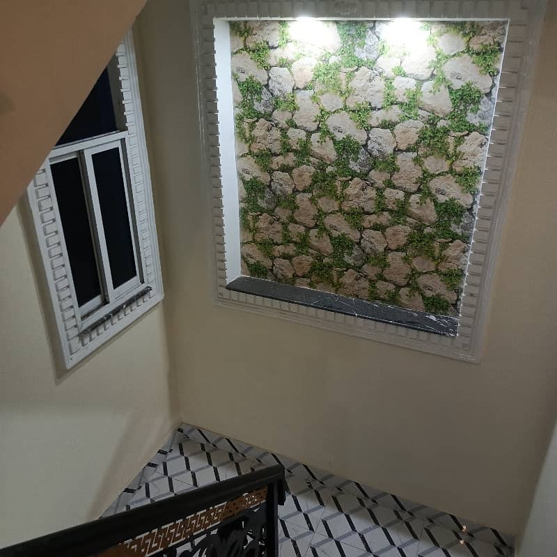 House Of 10 Marla For sale In Allama Iqbal Town - Hunza Block 2