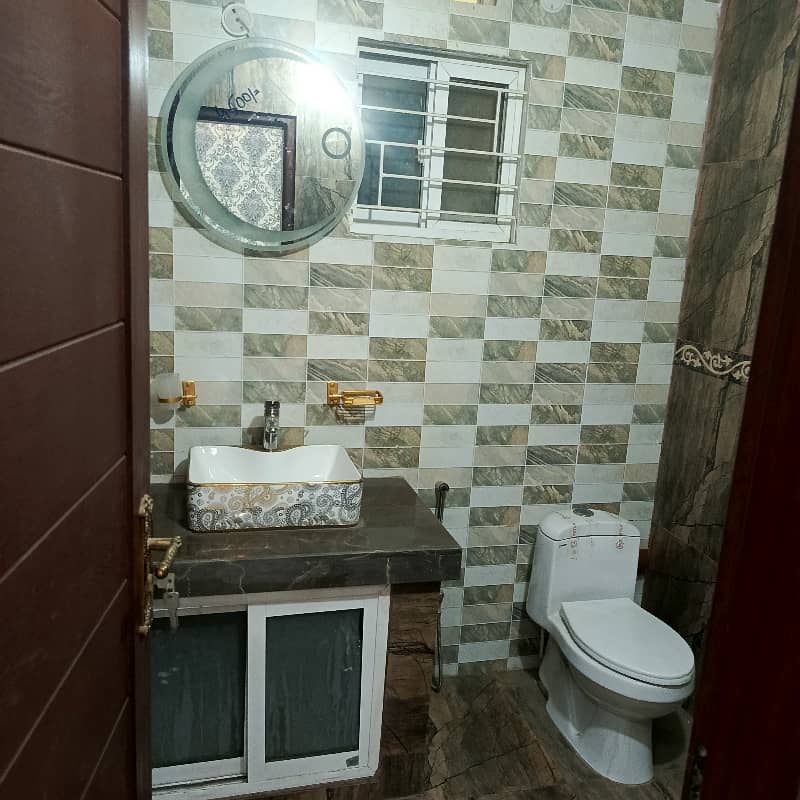 House Of 10 Marla For sale In Allama Iqbal Town - Hunza Block 20